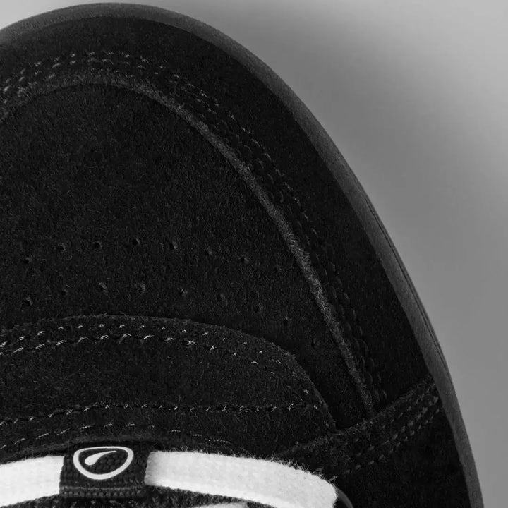 éS Accel Black