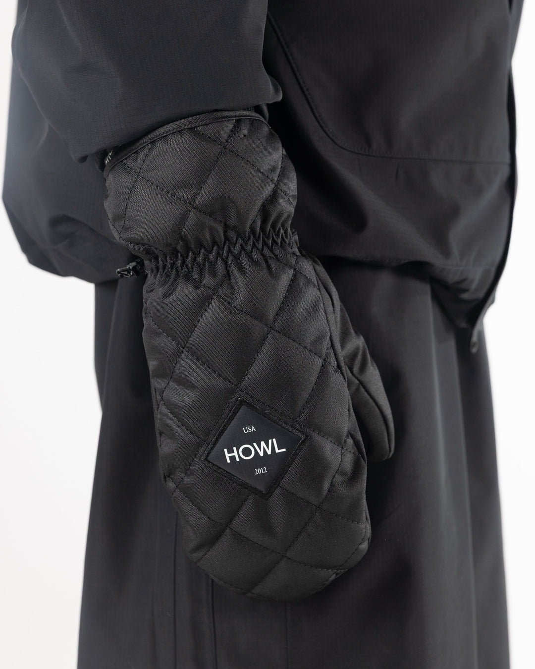 Howl Quilted Mitt Black